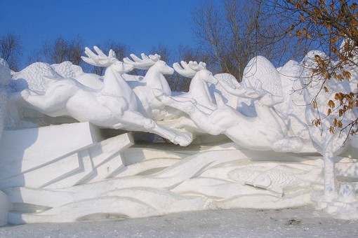 D0125207 - Snow Statues 2003