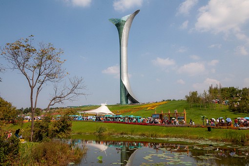 G0917205 - Lily Tower