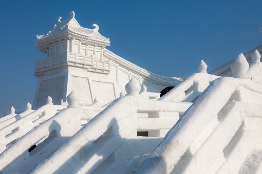 H0114005 - Snow Sculptures