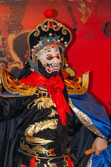 M0616011 - Mask Changing Show