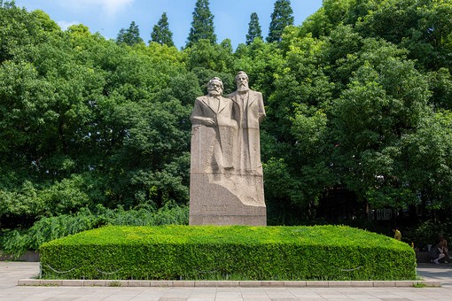 O0720353 - Marks Engels Statue