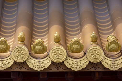 O0830242 - Outside Temple