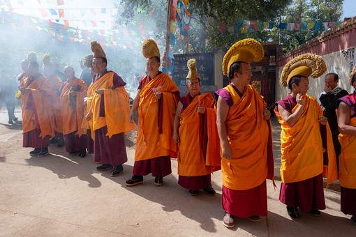 O0928449 - Tibetan Procession
