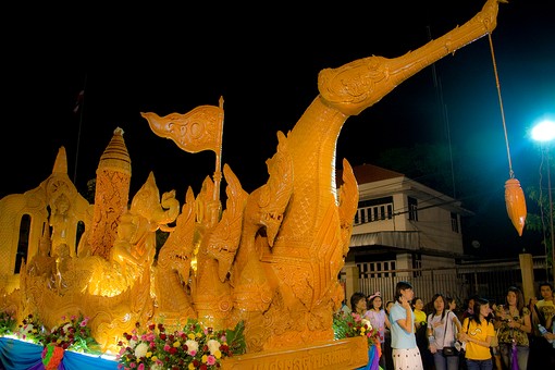 H0729999074 - Candle At Night