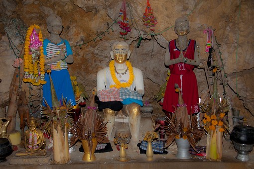 L0205201 - Wat Tham Phon Sawan